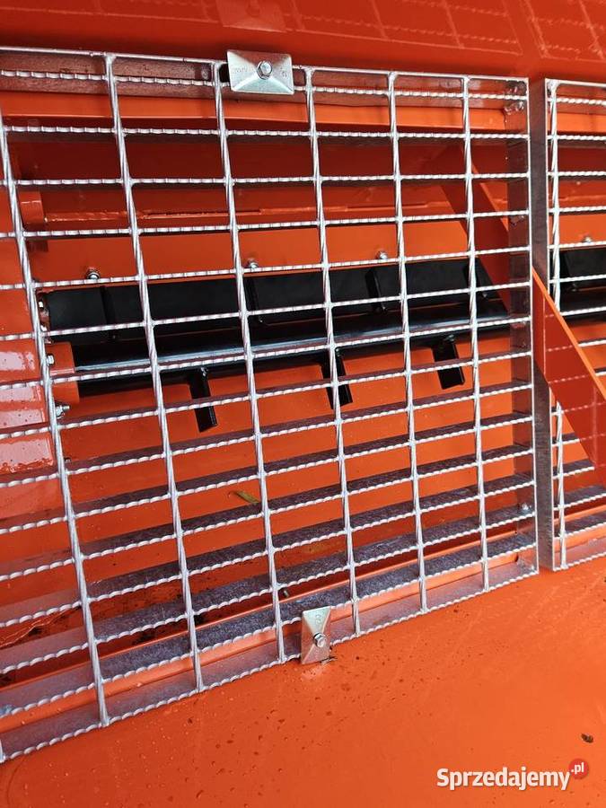 Samozaładowcza Posypywarka piasku 2m na Tuz łódzkie Mroczków Duży