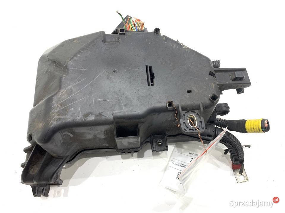 SKRZYNKA BEZPIECZNIKÓW ALFA GIULIETTA Hatchback