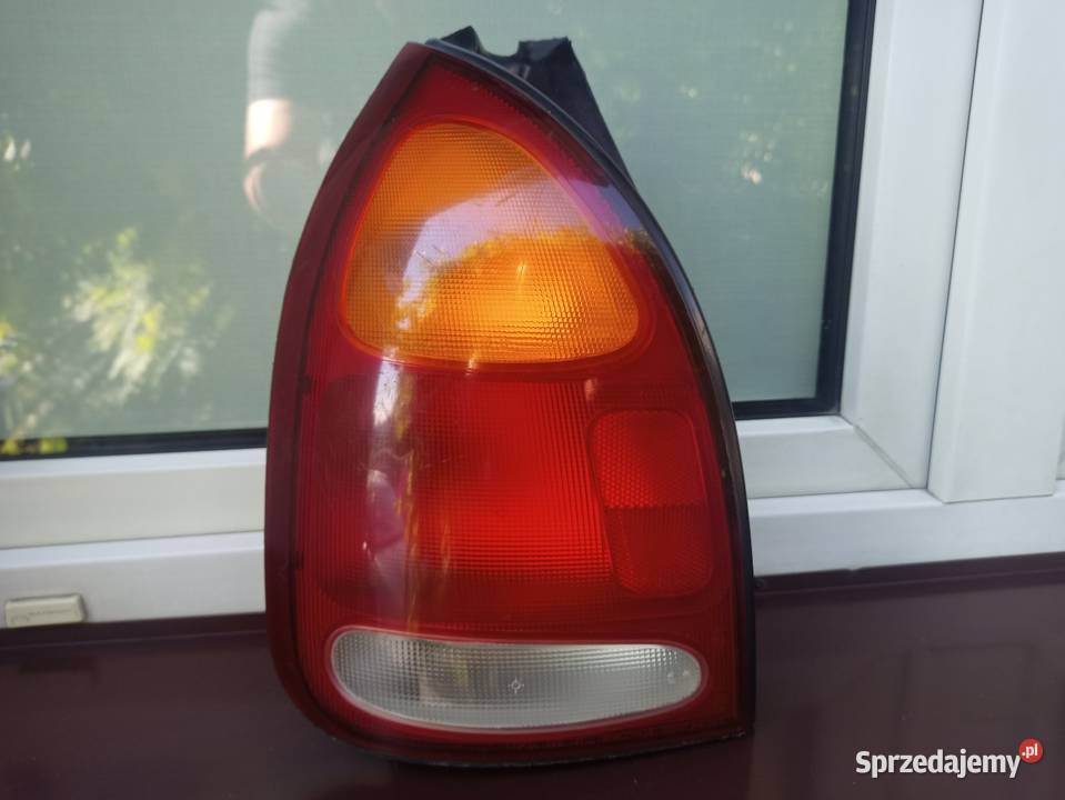 Hyundai Lantra I J1 kombi lampa tył tylna lewa osobowe łódzkie