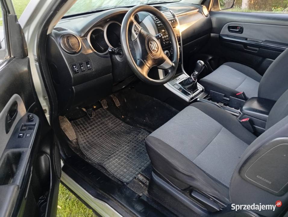 Terenówka Suzuki Grand Vitara 16b 4x4 Klima Hak radio Świdnica sprzedam