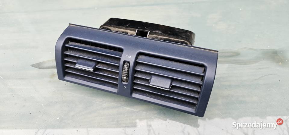 Kratka nawiewu środkowa niebieska mercedes w210 Rok produkcji 1997 Zbąszyń