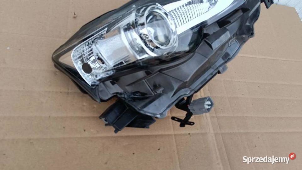 LEXUS IS ISF III XENON LAMPA PRAWA PRZÓD