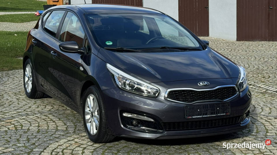 Kia Ceed 14 Benz 101 z Niemiec Nawigacja LIFTOWY lakier metallic Strzegom
