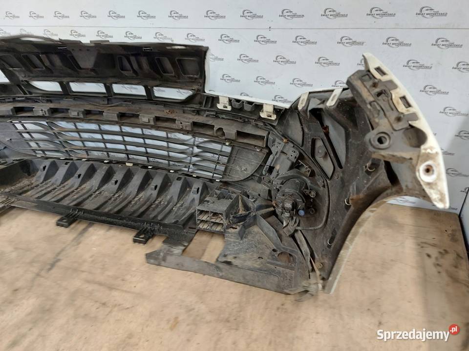 RENAULT MEGANE III 10r Zderzak przód przedni osobowe Kielce