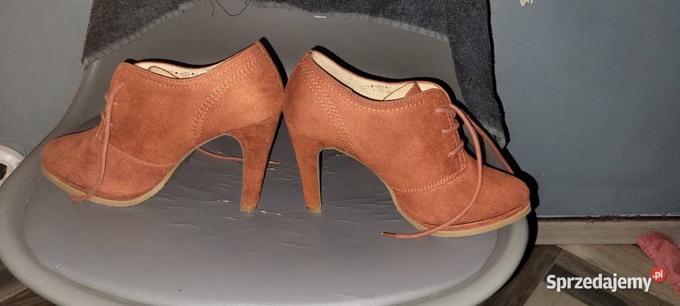 Nowe szpilka rude tkanina