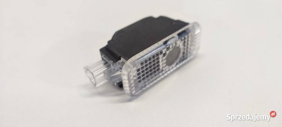 AUDI A8 D4 LAMPKA DRZWI 4G0052134D osobowe sprzedam