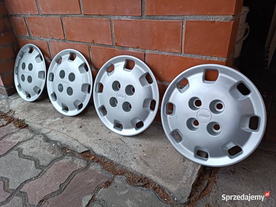 Fiat 126 EL oryginalne kołpaki z logo Fiat w Świecie