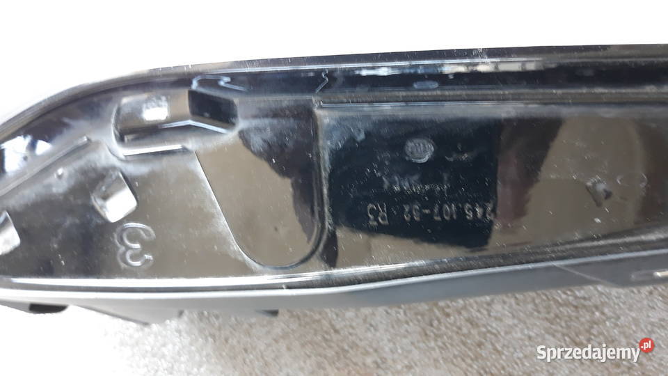 Tesla 3 Przednia prawa lampa Bukownica