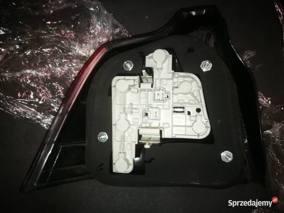 VOLVO S40 LAMPA TYLNA prawa 30678739 04 07r osobowe Biłgoraj