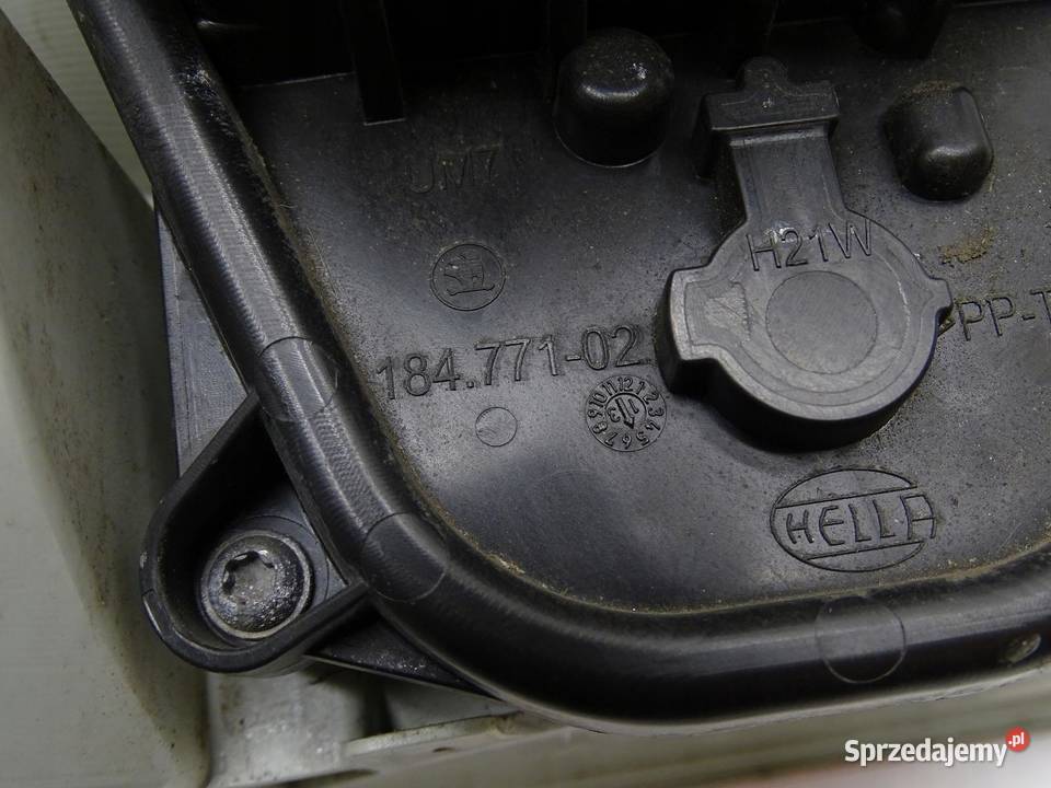 LAMPA PRAWA PRAWY TYŁ TYLNA SKODA OCTAVIA III Lampy przednie małopolskie sprzedam