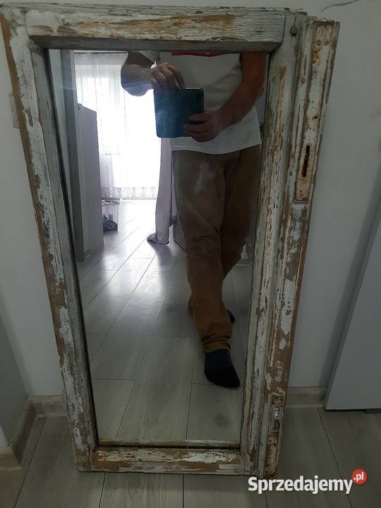 Drewniane okno z przymykiem przerobione na Trzebinia