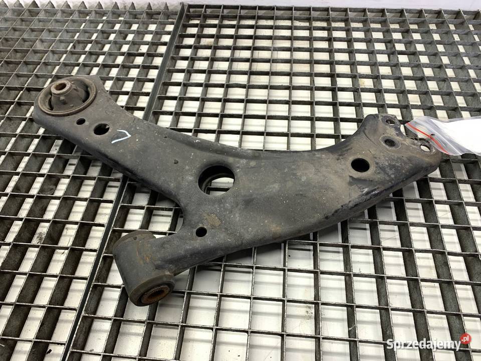 WAHACZ LEWY PRZÓD TOYOTA COROLLA E21