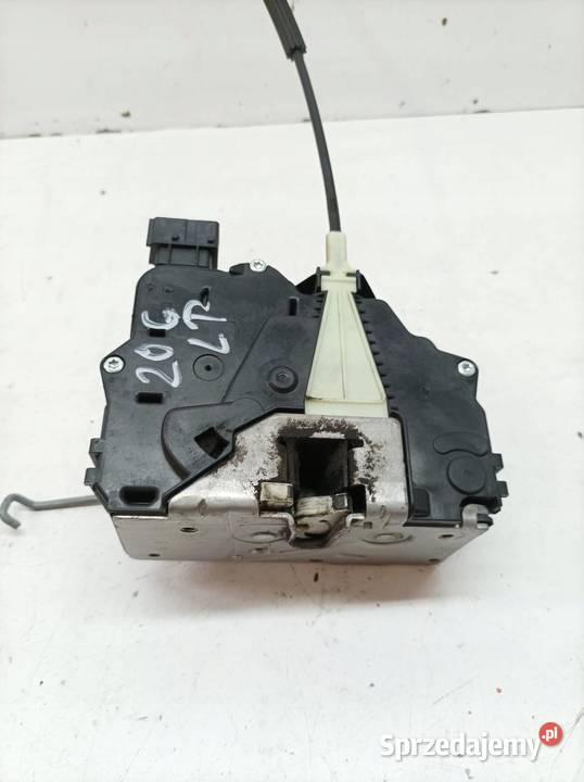 ZAMEK DRZWI LEWY PRZÓD EU 13431841 Opel Astra V