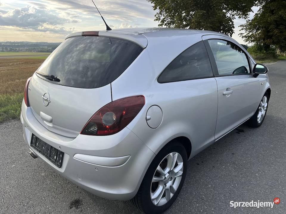 Opel Corsa 14 16V Cosmo Klimatronic Grzane immobilizer Nysa sprzedam