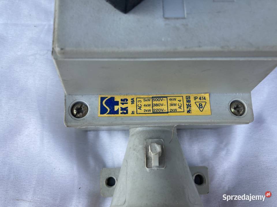 GNIAZDO STAŁE Z PRZEŁĄCZNIKIEM 4P rozłącznik