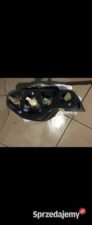 BMW Z4 E85 lampa tył tylna hella silver prawa