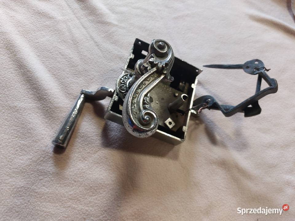 Stary zamek do drzwi Miłków