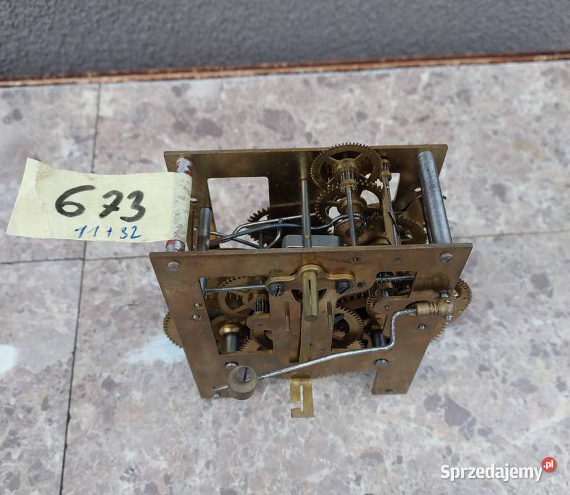 673 Mechanizm starego zegara ściennego Junghans
