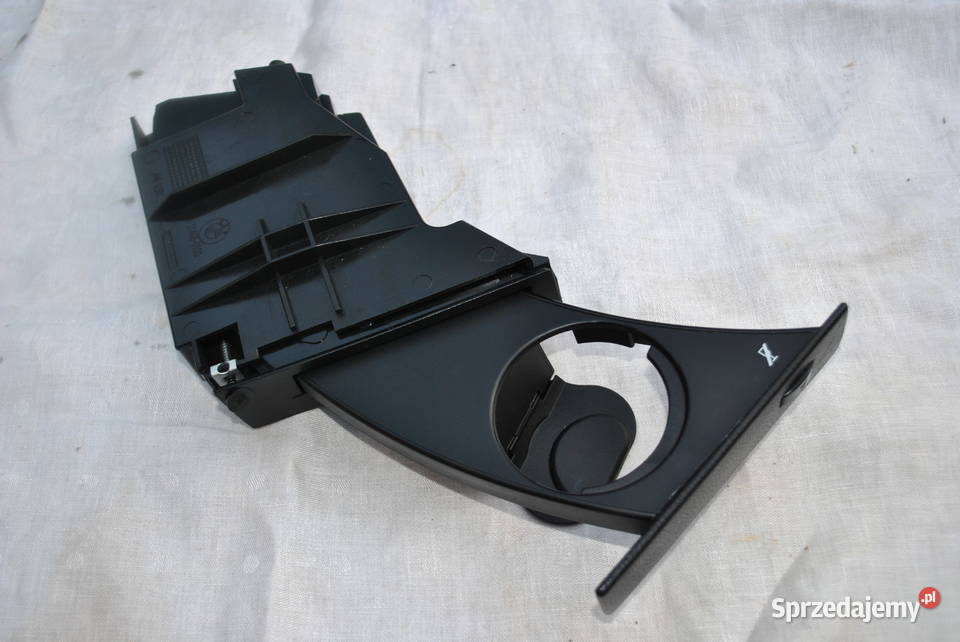 Uchwyt nakubki BMW E60 E61 Poręba