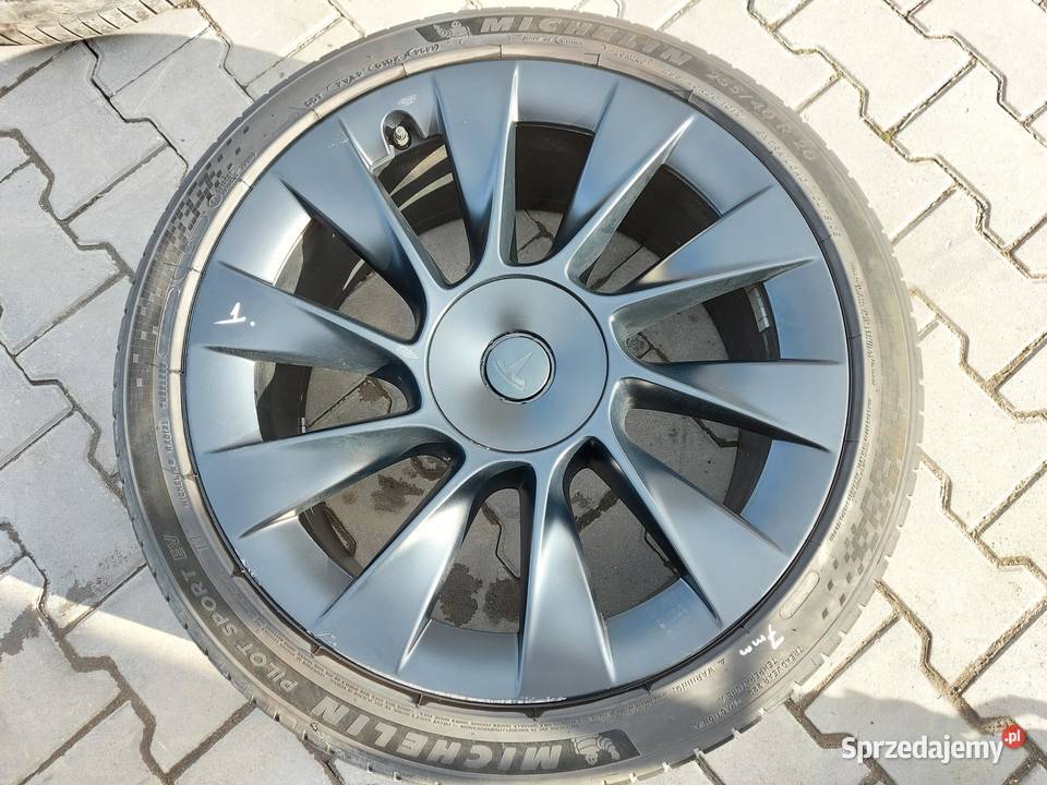 TESLA MODEL Y 2022r FELGA KOŁO OPONA MICHELIN 20