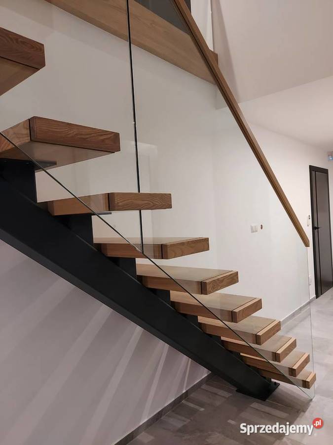 schody jednobelkowe półkowe balustrady szklane Tokarnia