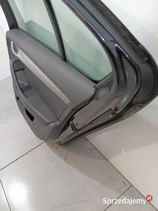 DRZWI PRAWE TYŁ 5D HB LF9R Skoda Octavia III