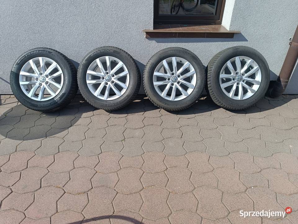 Oryginalne alufelgi VW z oponami zimowymi 16 Samochodowe Chełmek sprzedam