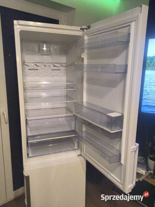 lodówka BEKO NoFrost 2m Dzikowiec