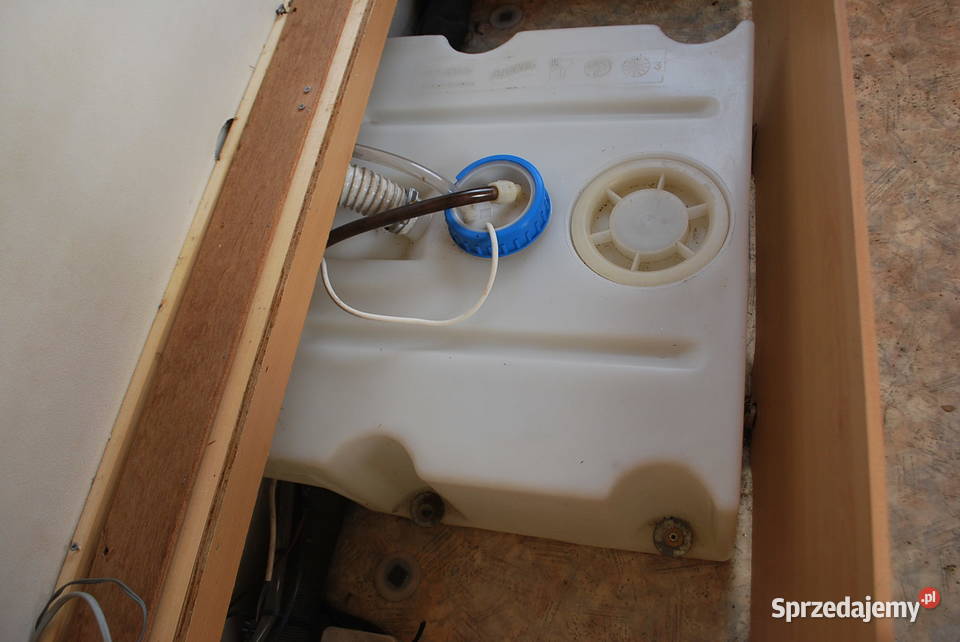 ZBIORNIK NA WODĘ Z POMPKĄ I WLEWEM Grzebowilk