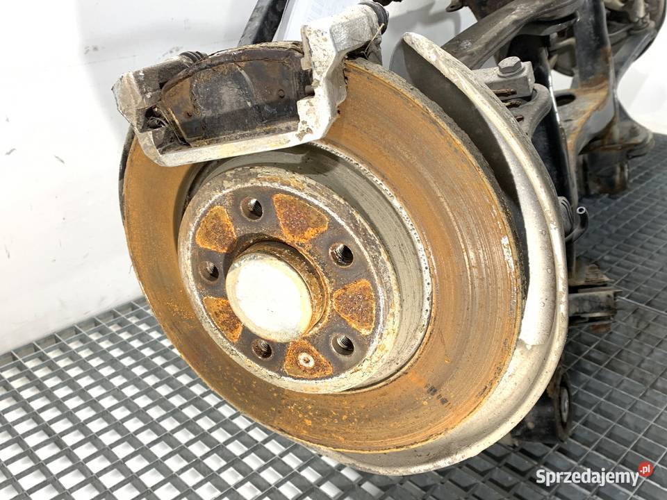 BELKA TYŁ AUDI A4 B9 Kombi TYLNA ZAWIESZENIA