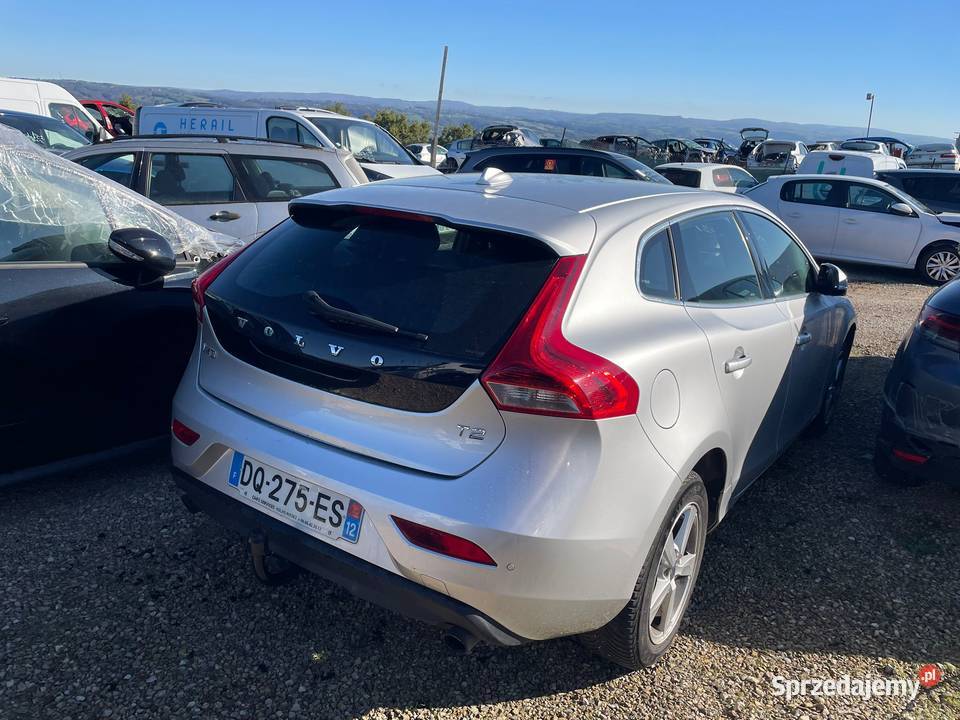 VOLVO V40 16 T2 120 Momentum Effektiv Line DQ275 benzyna