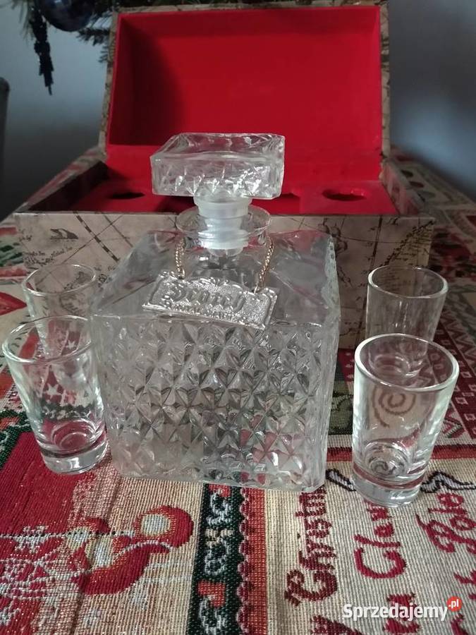 Zestaw w kuferku do likierow Radom