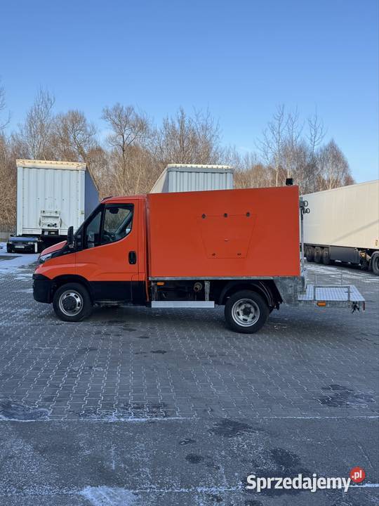 Iveco 35C14 samochód asenizacyjny do obsługi