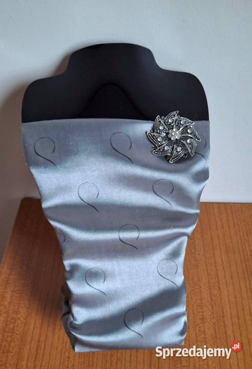 Zabytkowa broszka z kryształkami