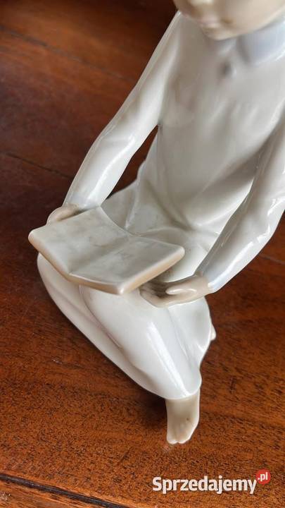 Chłopiec czytający książkę Zaphir Lladro pomorskie