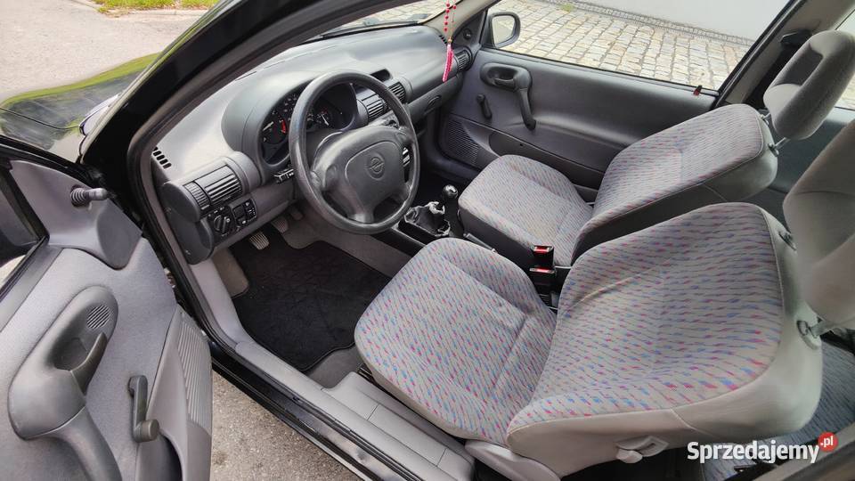 Opel Corsa 12 8v super stan Rok produkcji 1996 Nieznaszyn