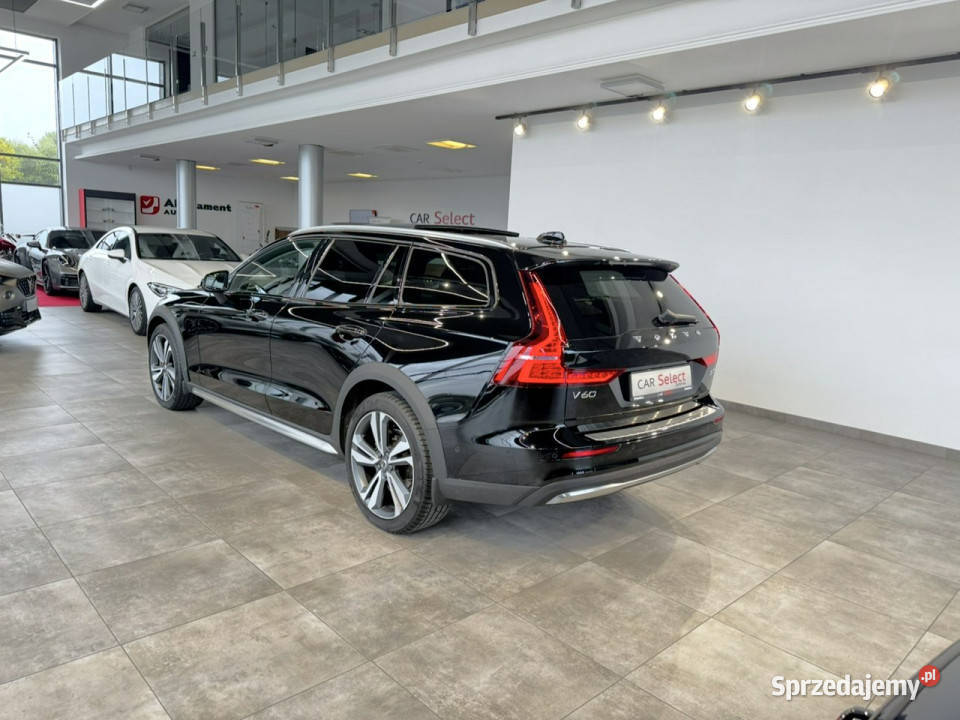 Volvo V60 Cross Country Plus 20 B4 197 automat czarny