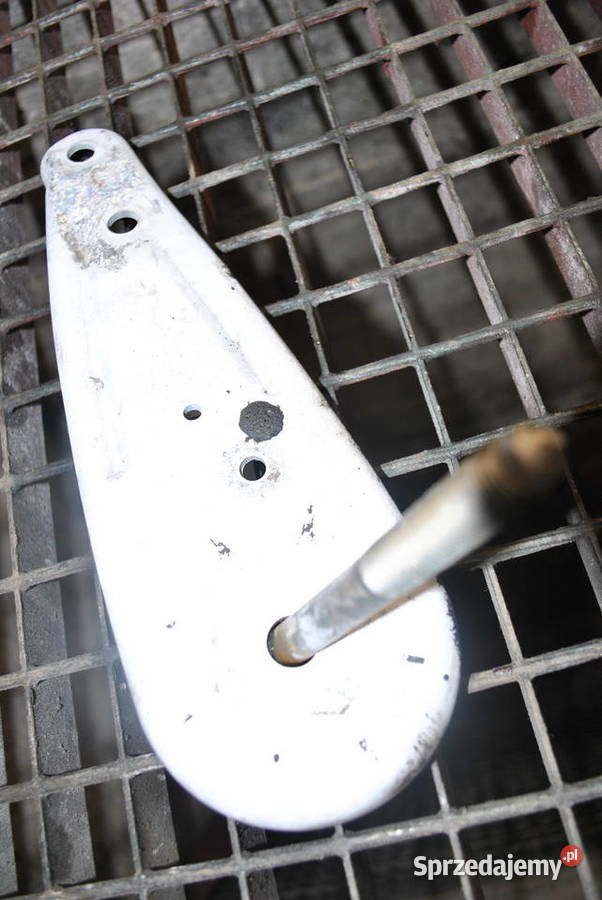 Łącznik tylnej ławy lewa strona z przodu BMW E60 Poręba