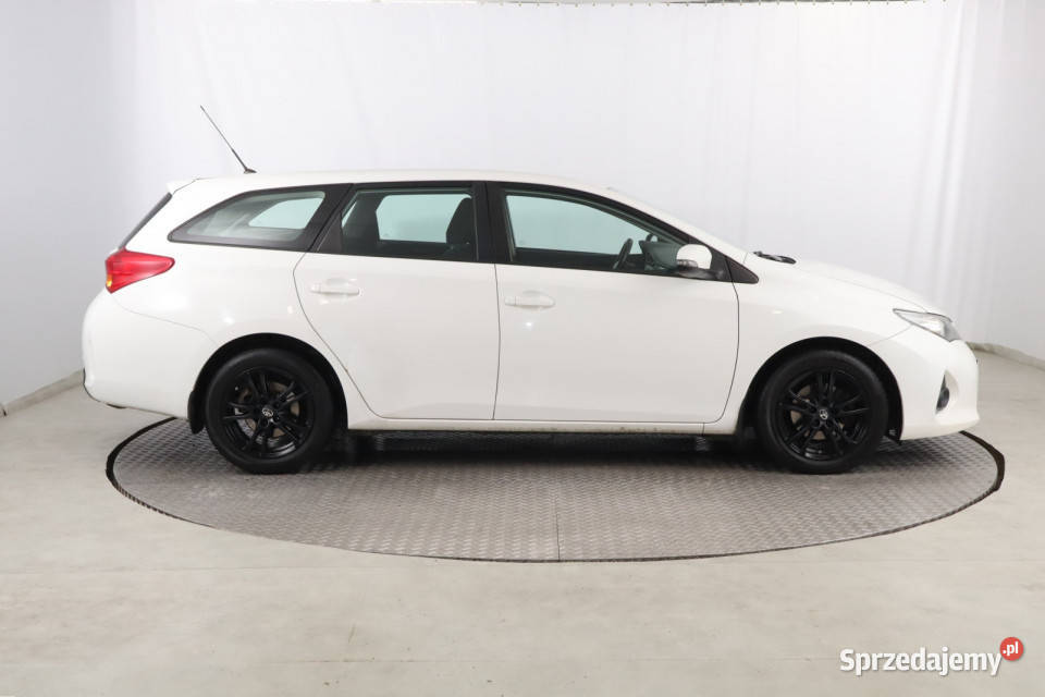 Toyota Auris 14 D4D biały Zabrze