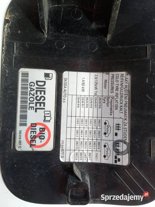 KLAPKA WLEWU PALIWA CZARNA 3T5809857 Skoda osobowe sprzedam
