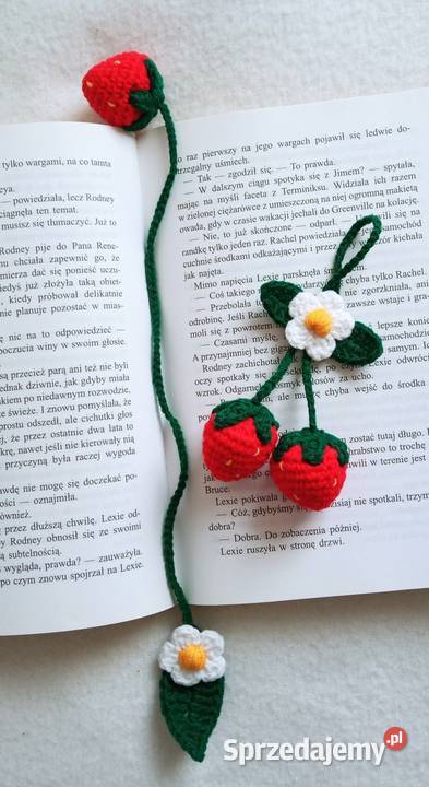 Truskawki wykonane na szydełku brelok zakładka