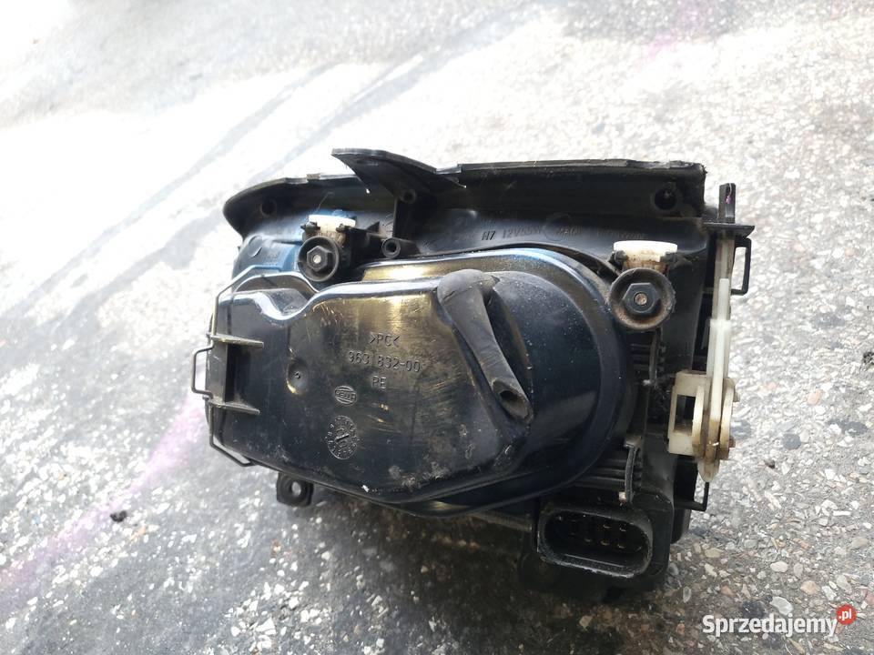 Lampa prawa volkswagen polo 6n lift Oświetlenie