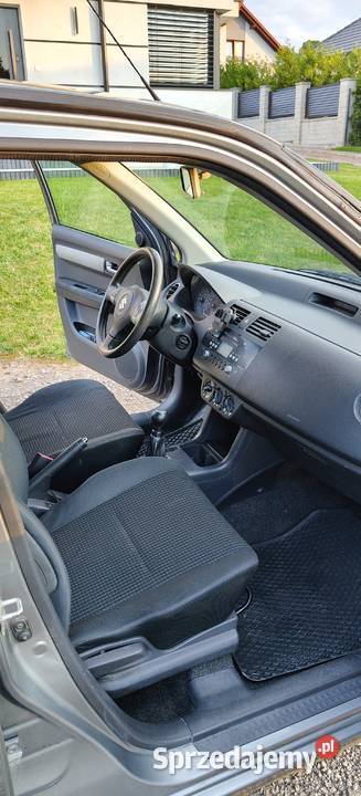 Suzuki Swift 13 benzyna Rok produkcji 2005 małopolskie Łapanów