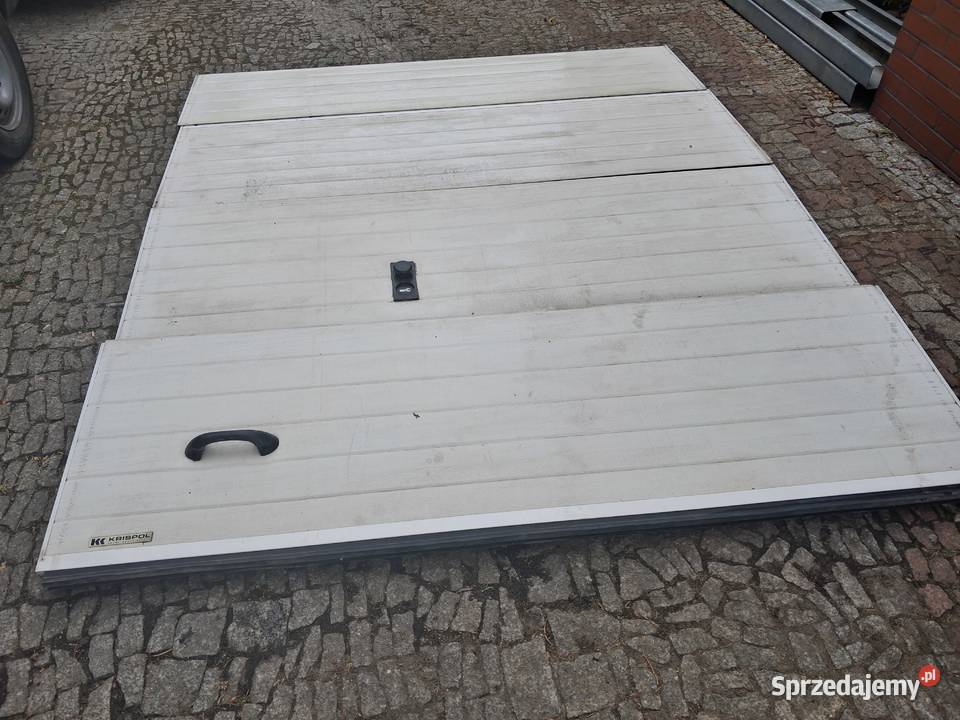 Brama garazowa panelowa