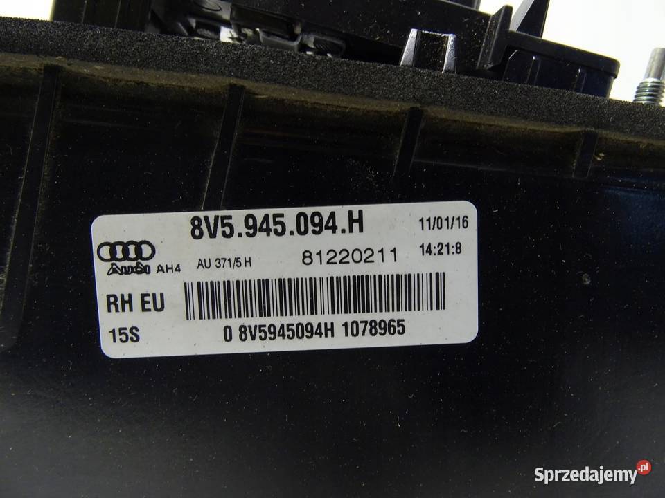 LAMPA PRAWA PRAWY TYŁ TYLNA W KLAPE LED AUDI A3