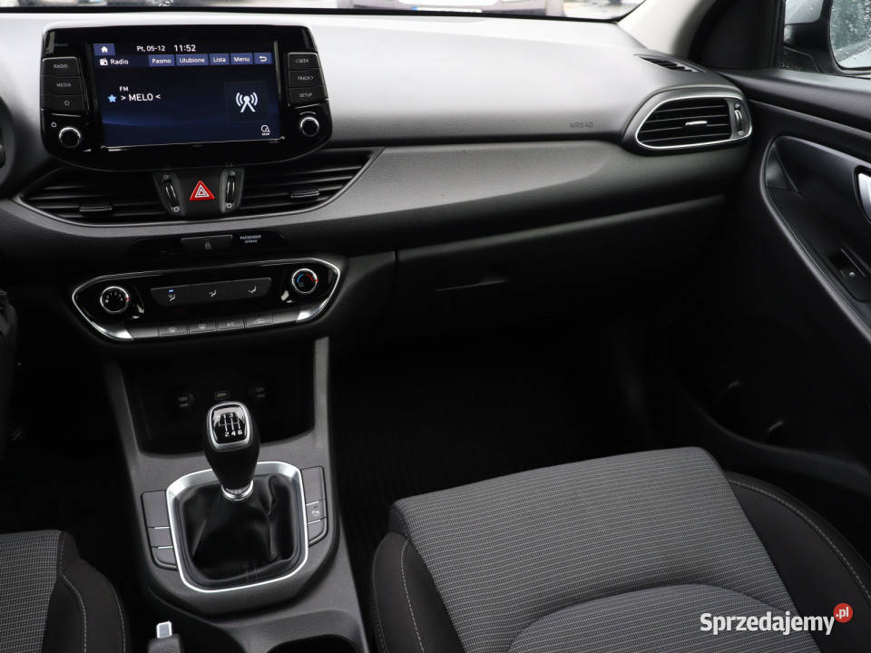 Hyundai i30 10 TGDI czujnik parkowania