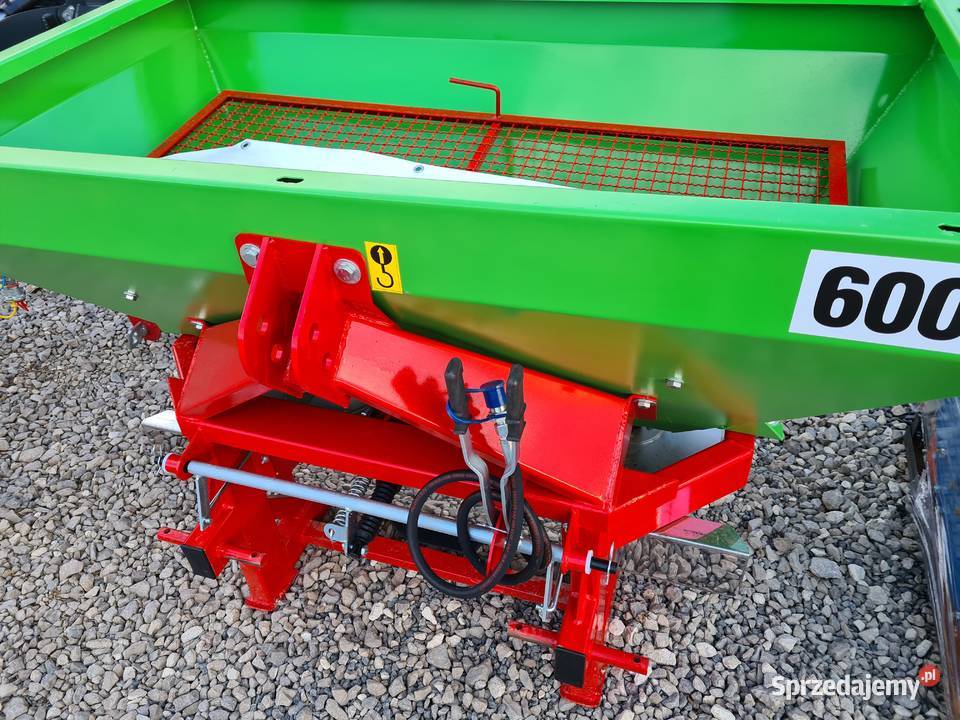 rozsiewacz nawozu STRUMYK TYTAN 2talerzowy Polanów