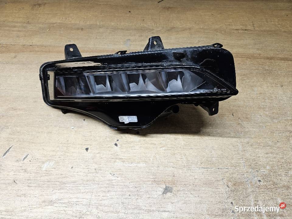 SKODA OCTAVIA IV 4 HALOGEN LED PRAWY PRZÓD