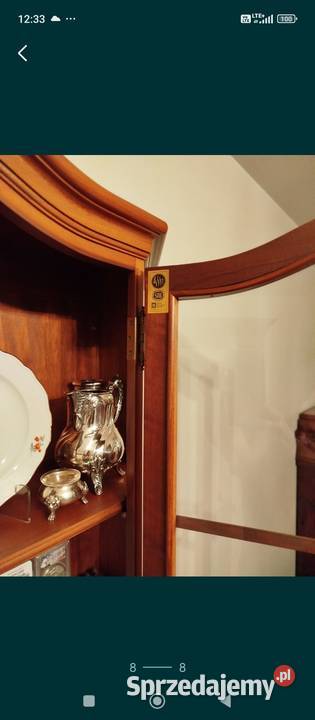 Witryna z szufladą ORZECH zamykana na dwa zamki warmińsko-mazurskie sprzedam