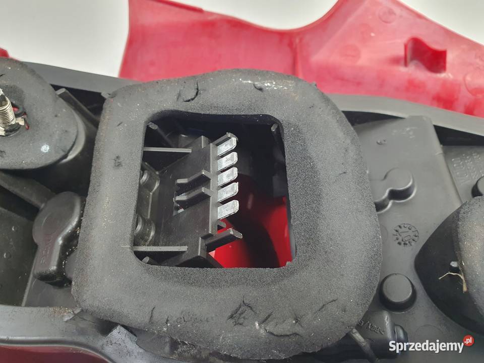 LAMPA PRAWA Opel Corsa D 3 drzwi TYLNA prawy tył Rudka